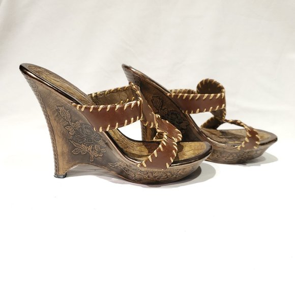 FASHION FOCUS Wood Rose Design Wedge - Picture 3 of 10